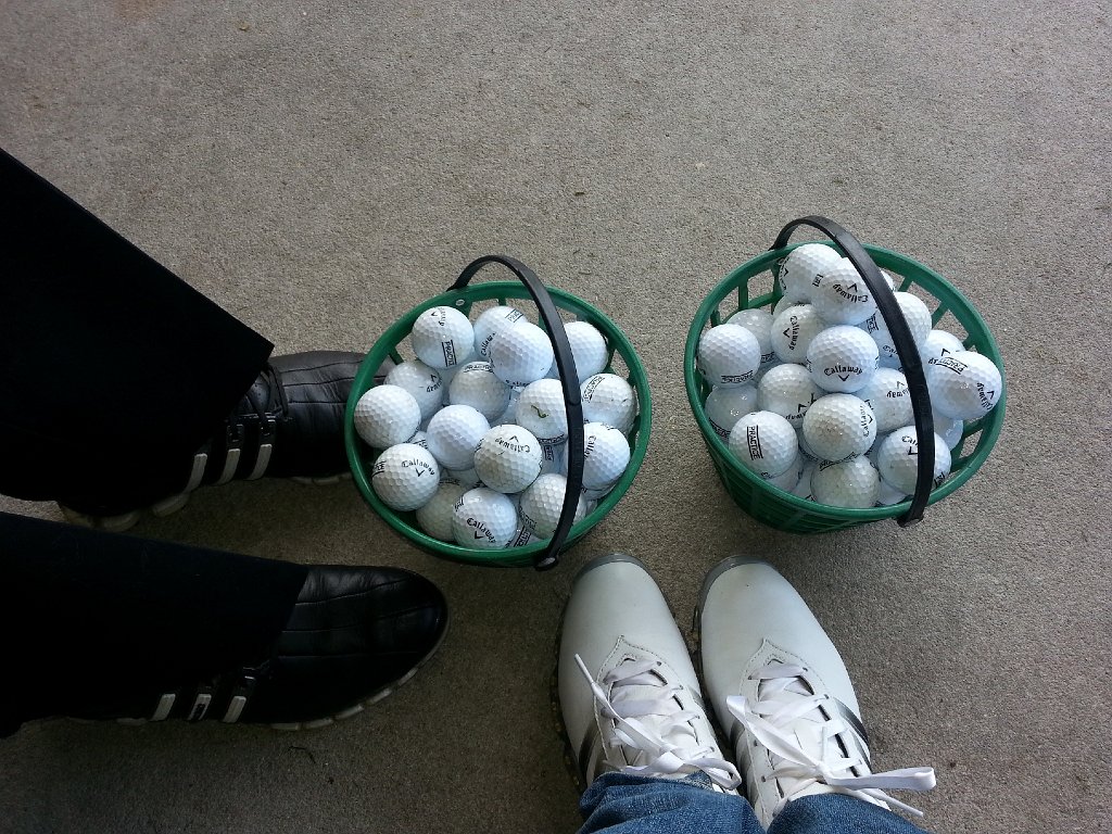 2013-04-15 10.29.59.jpg - Two activities today with rented shoes, the first: A golf lesson!
